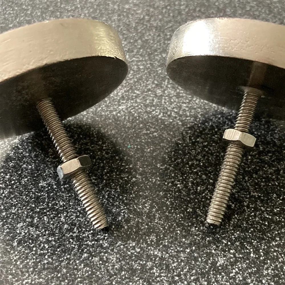 2 vintage knobs.  Silver - Picture 3 of 3